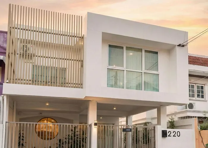 The Rivera House River Side In Ladphrao-ratchada Night Market Villa *