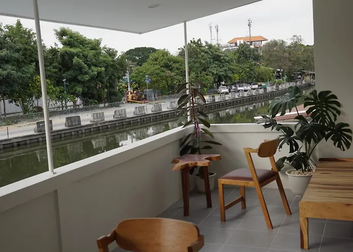 The Rivera House River Side In Ladphrao-ratchada Night Market *