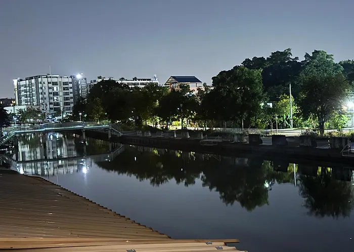 The Rivera House River Side In Ladphrao-ratchada Night Market Villa Bangkok