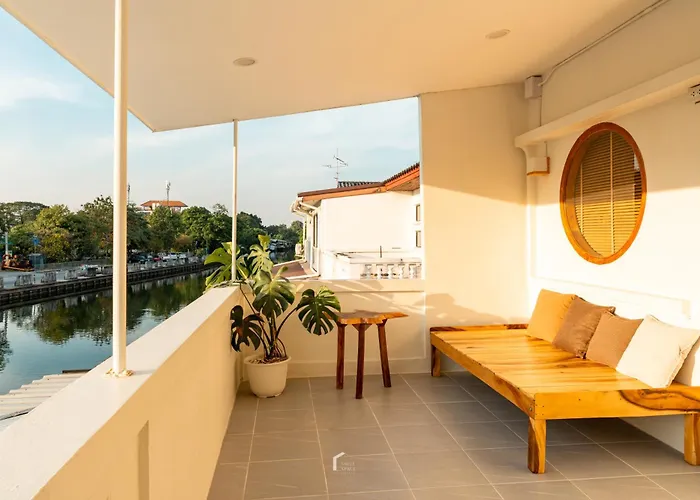 The Rivera House River Side In Ladphrao-ratchada Night Market Villa *