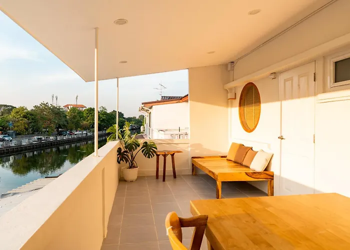 The Rivera House River Side In Ladphrao-ratchada Night Market *